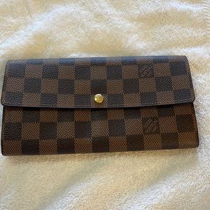 Preowned Authentic Louis Vuitton Damier Portefeuille